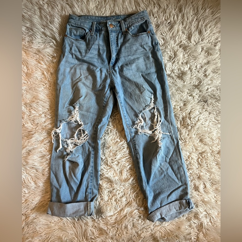 Comfy fit ripped mom jeans